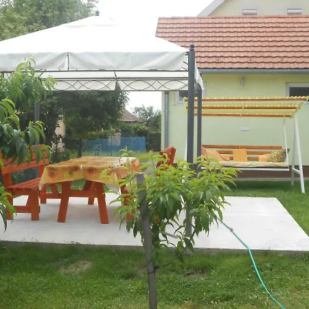 Nóra Balatonfůzfő